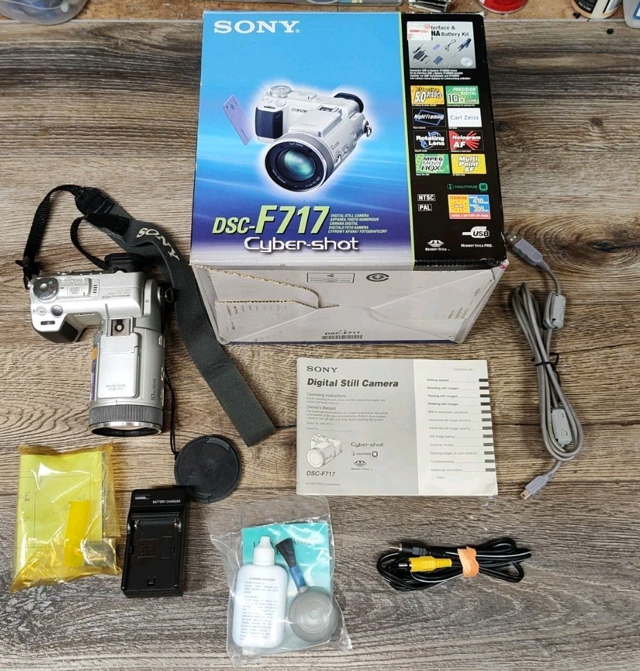 Sony Cyber-Shot Digital Camera DSC-F717 w/Original box