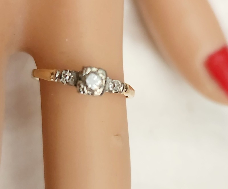 VICTORIAN 14KT RING W, 3 DIAMONDS SIZE 7, WT. 1.6 GR