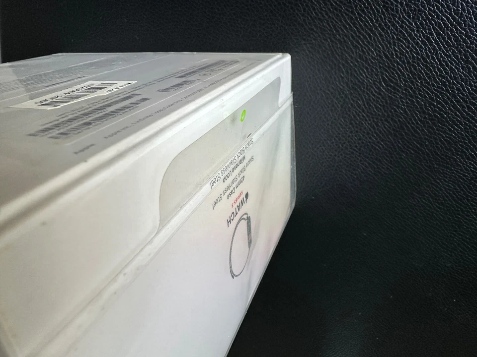 Apple Watch Series 3 42mm GPS + Cellular Black SS Milanese A1861 Sealed Unlocked - Image 4 of 4