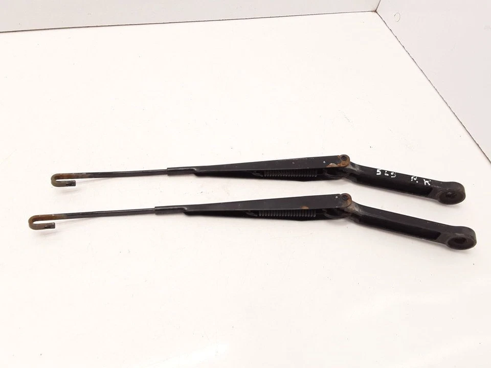 Saab 9-7X 4.2 213kW Petrol 2006 LHD Front Windscreen Wiper Arm Set - Image 2 of 4