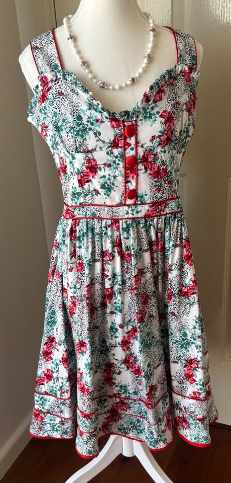 Handmade Retro Floral Cotton Sundress Scalloped Neckline Red Ribbon Trim 10