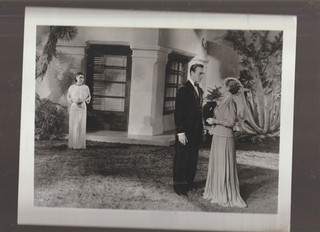 8X10 B&W PHOTO OF SCENE 2 LADYS AND MAN ???