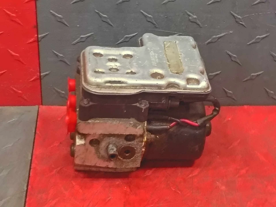 Módulo de bomba de freno antibloqueo ABS Chevrolet Silverado 1500 2003-04 OEM #13354728 Foto 2 de 4