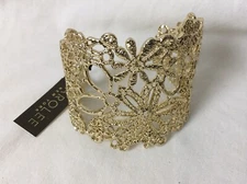 NEW CAROLEE New York wide open Cuff Bracelet Gold