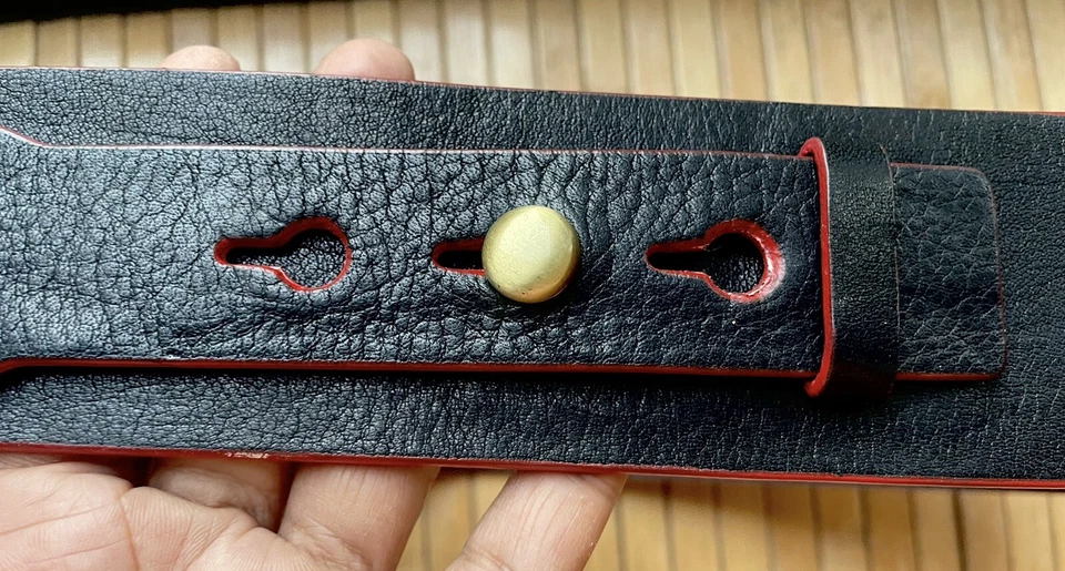 Reiss mod retro op art cuero negro con herrajes rojos, dorados cinturón de vestir ancho.L Foto 2 de 4