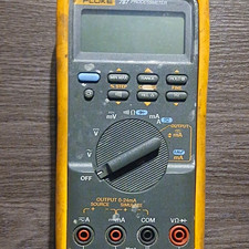 Fluke 787 ProcessMeter Digital Multimeter Process Calibrator w/ Test Leads