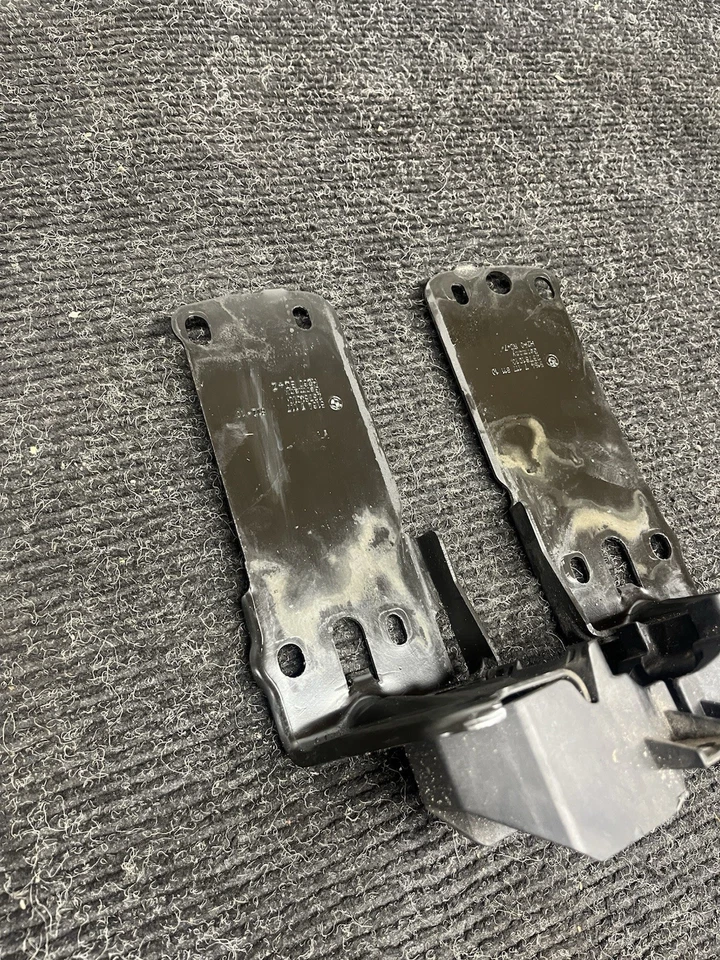 ☑️ 2007 - 2011 BMW 335I E90 Radiator Support Mount Bracket SET OEM 23781010 - Image 3 of 4