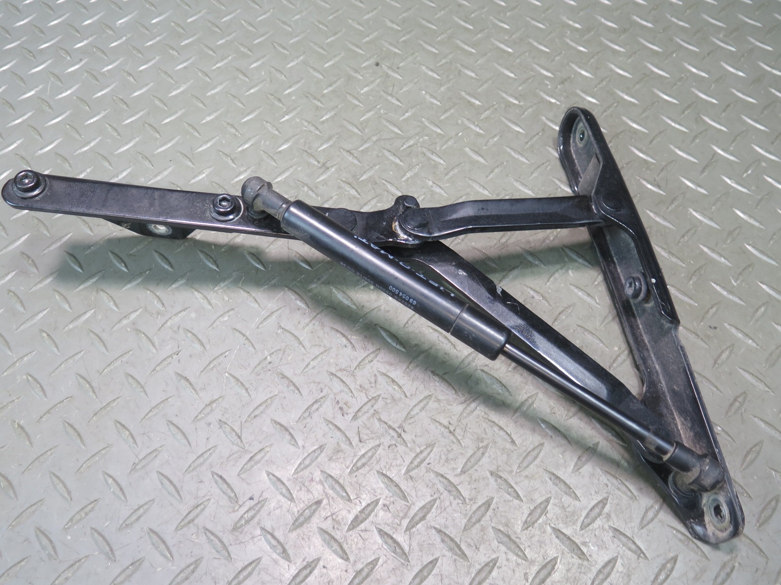 08-19 MASERATI GRANTURISMO M145 REAR LEFT & RIGHT TRUNK LID HINGE SUPPORT SET