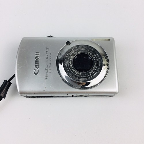 Canon PowerShot SD880 IS Digital Camera For Parts Or Repair