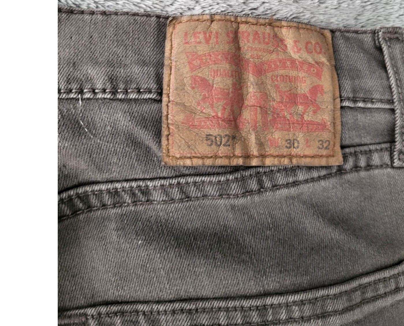 Levi's 502 - Pantalones vaqueros para hombre, talla 30x32, gris.