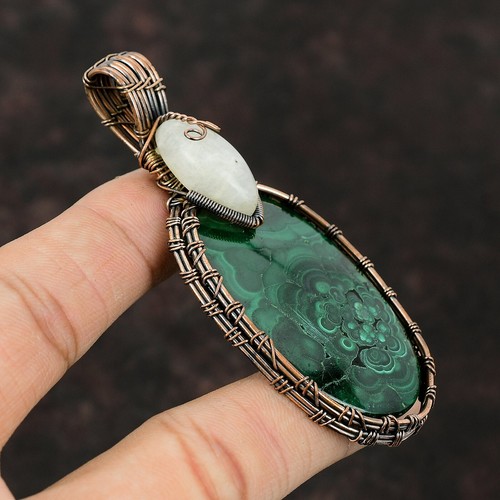 Colgante envuelto en alambre de malaquita rusa hecho a mano de cobre ropa diaria 3,19" - Imagen 4 de 6