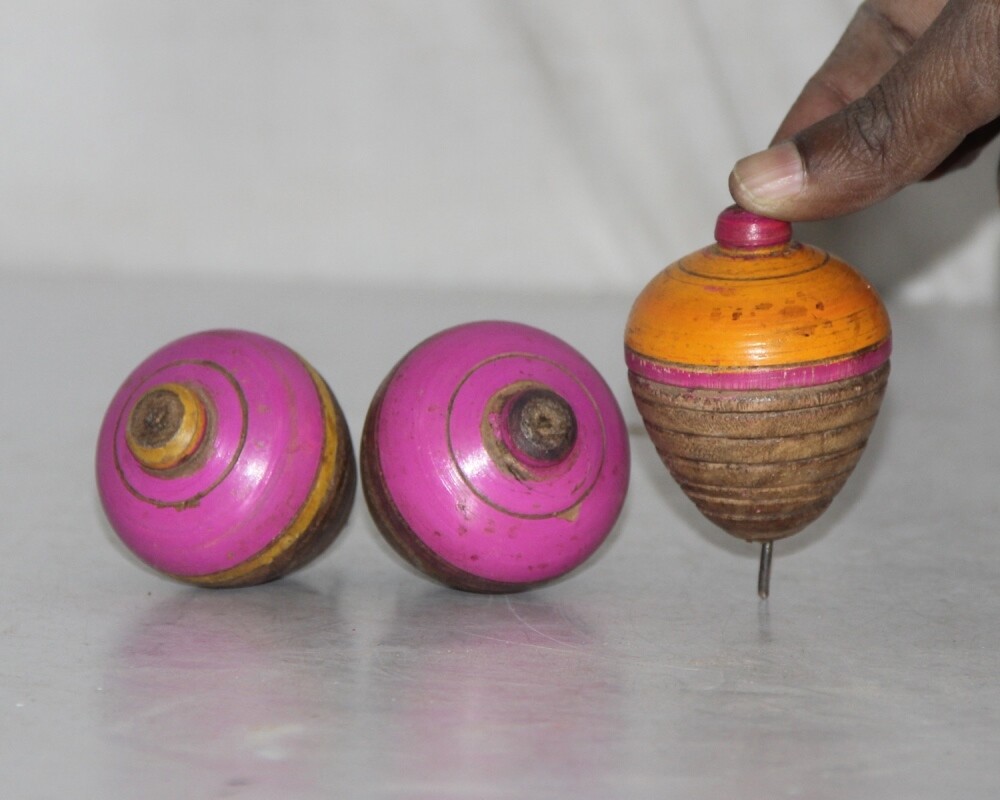Wooden Toy Tops With String Kids Top Spinner Launcher Wooden Toy