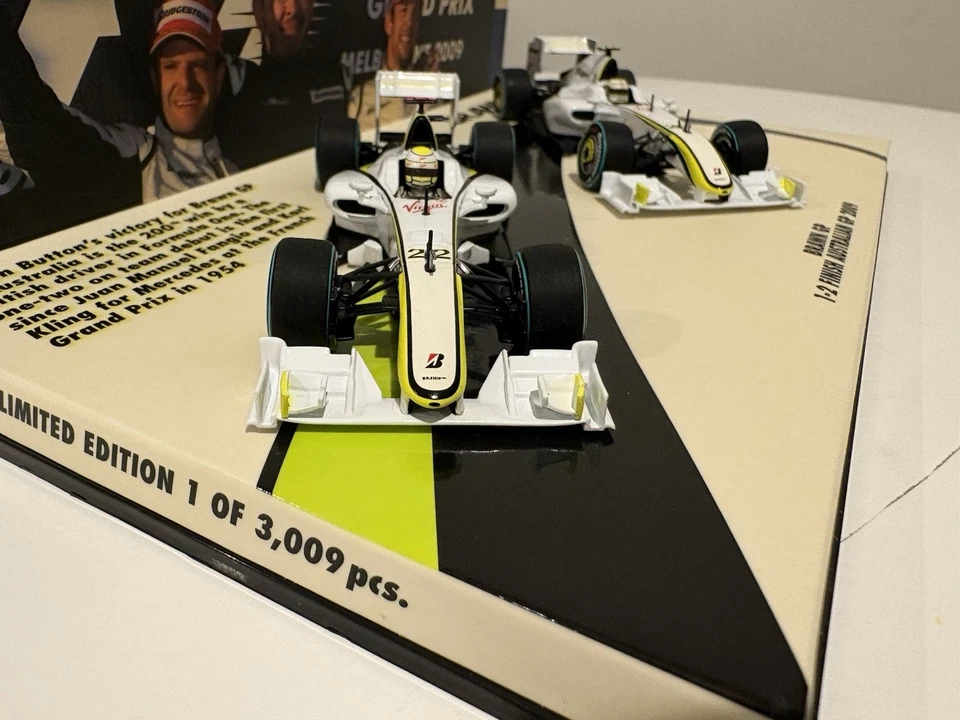 Minichamps 1/43 2009 Australian GP Brawn 1-2 Button Barrichello - Image 4 of 4