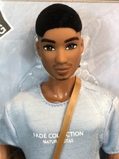 Bambola Greg Boy Naturalistas 2023 collezione afroamericana Fade Barbie altezza