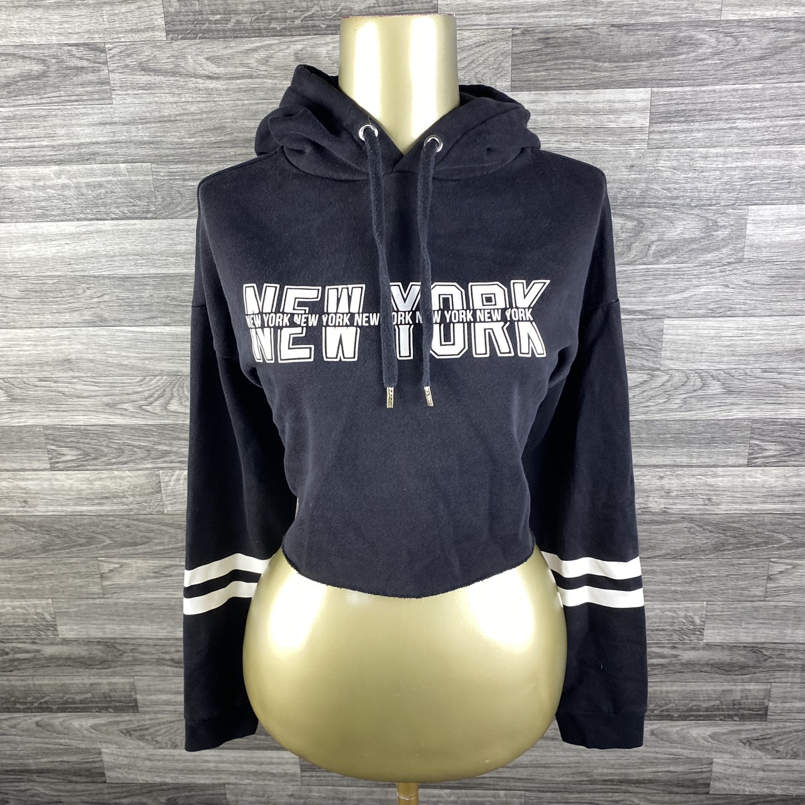 DIVIDED by Hu0026amp;M u0026#034;NEW YORKu0026#034; Pullover Black Cropped Hoodie  Womenu0026#039;s Size Small | eBay