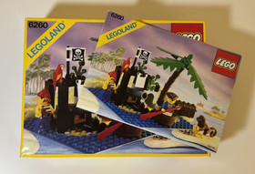 LEGO Pirates: Shipwreck Island (6260), 100% complete with instructions and box.