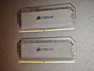 Corsair Dominator Platinum RGB 32GB 2x16GB DDR4-3600 CL18 XMP Arbeitsspeicher