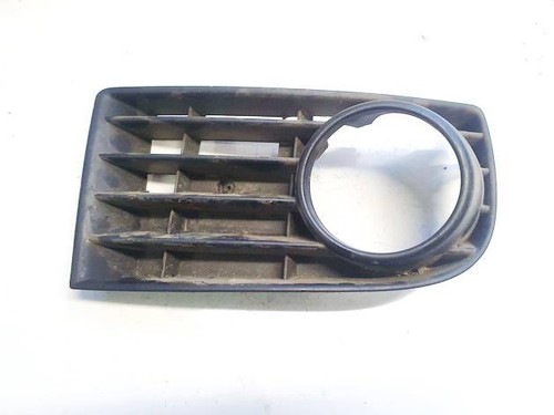 1k0853666b Stoßstangengitter vorne rechts  Volkswagen Golf DE2030425-83