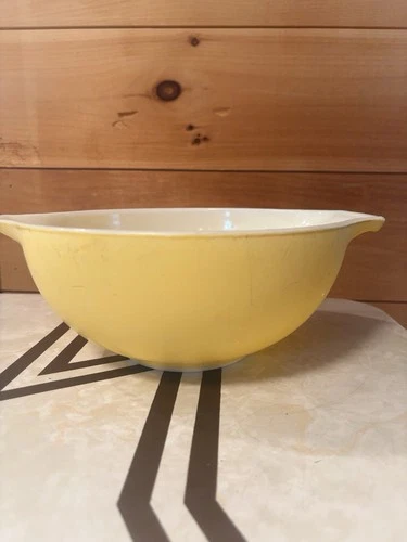 Vintage PYREX 443 2 1/2 Qt Town & Country Yellow Cinderella mixing bowl
