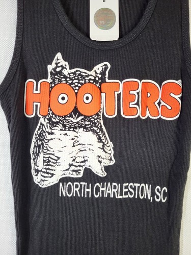 Camiseta sin mangas Hooters uniforme negra North Charleston, talla SC grande Carolina del Sur nueva con etiquetas - Imagen 2 de 5