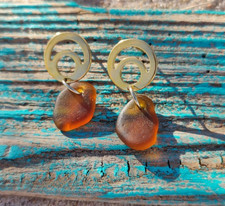 Edelstahl Ohrstecker Gold mit braunem Seeglas...