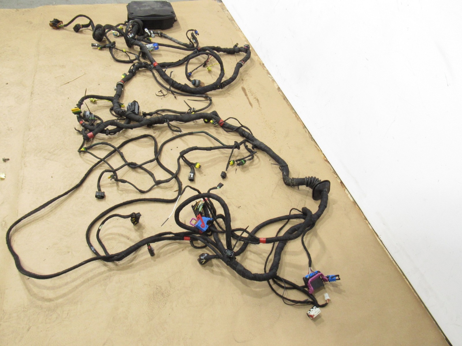 08-12 Maserati Granturismo S 2010 Engine Bay Wiring Harness Fuse Box Cover :Y