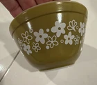 Pyrex Spring Blossom Green Daisy -Vintage mixing bowl. Mint condition