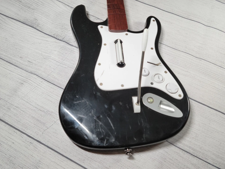 Rockband 3 Fender Stratocaster Xbox 360 Wireless Guitar Harmonix 98561 READ - Image 2 of 4