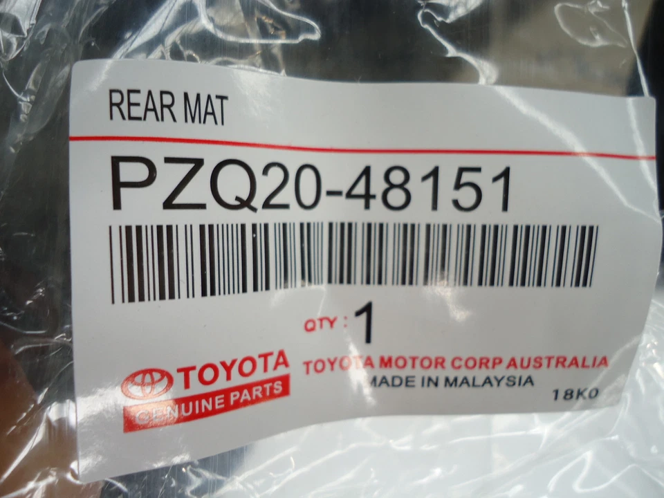 TOYOTA KLUGER FLOOR MAT REAR RUBBER 2ND ROW MAY 07 - DEC 13 GENUINE ACCESSORY - image 3 of 4