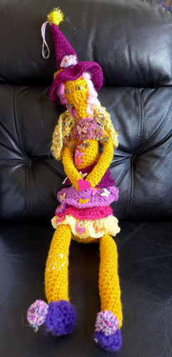 Muñeca ángel hembra hecha a mano ganchillo en colores bellos por artista con percha - Imagen 8 de 8