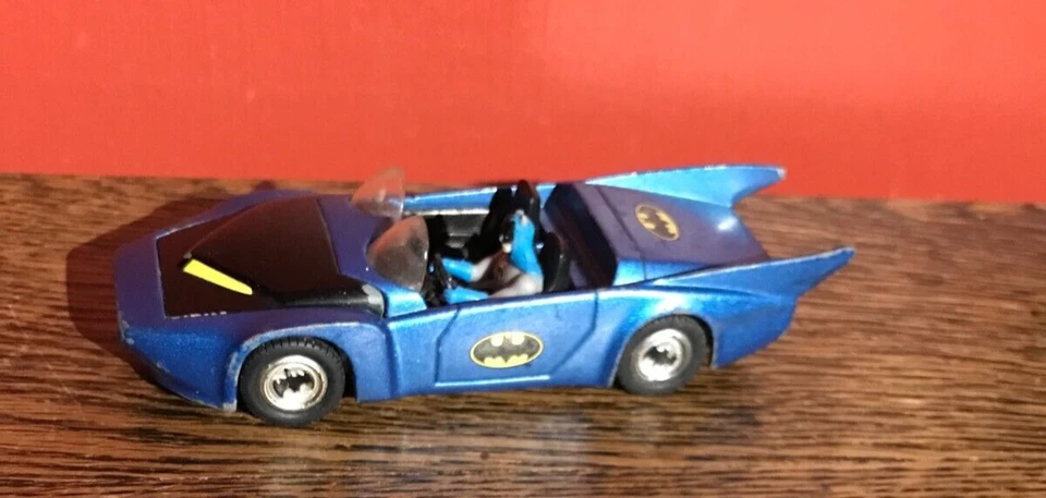 BATMAN DIECAST BATMOBILE CAR 1980 CORGI, DC COMICS WITH BATMAN FIGURE. VINTAGE - Image 2 of 4