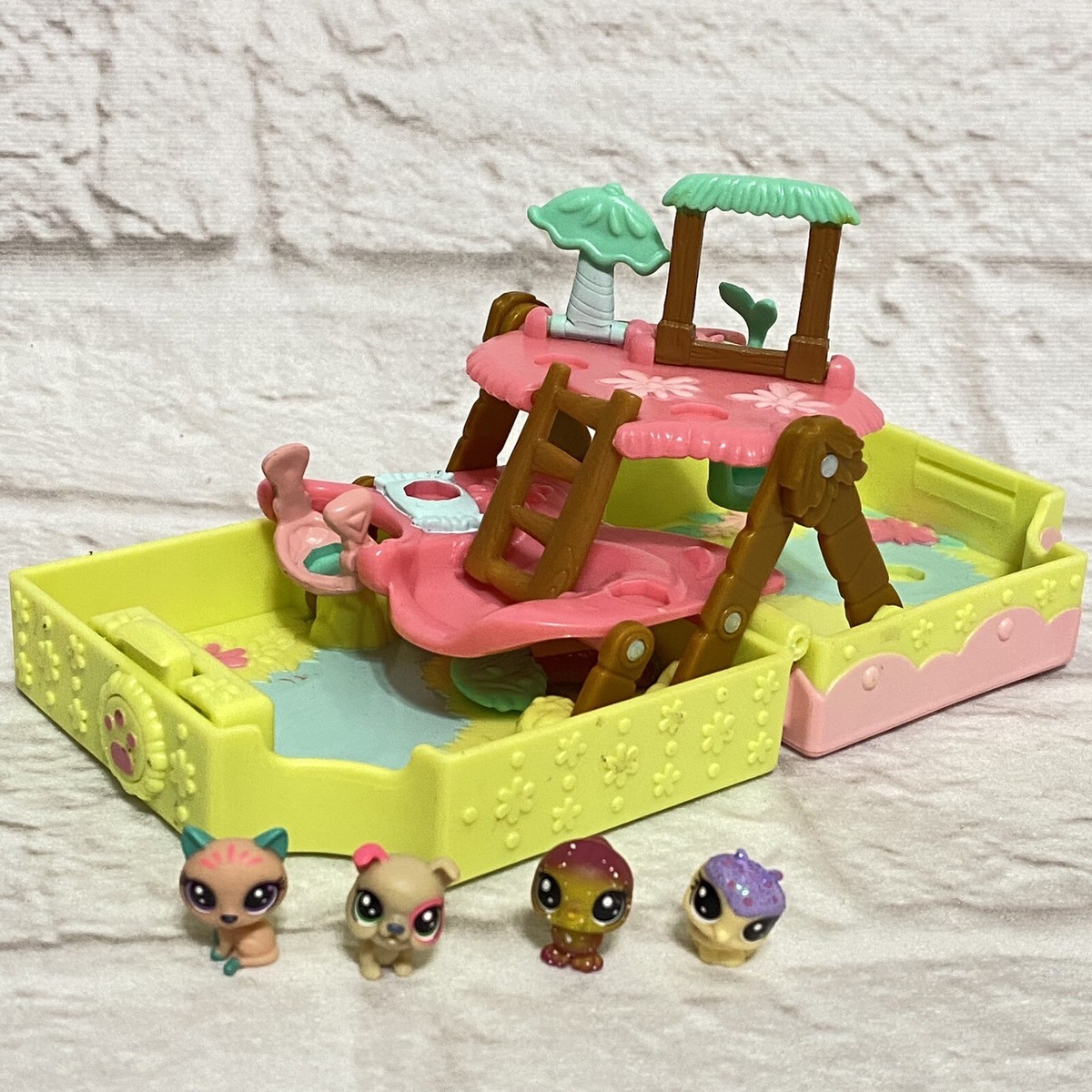 LITTLEST PET SHOP Teeniest Tiniest Pop Up Tropical Island PLAYSET