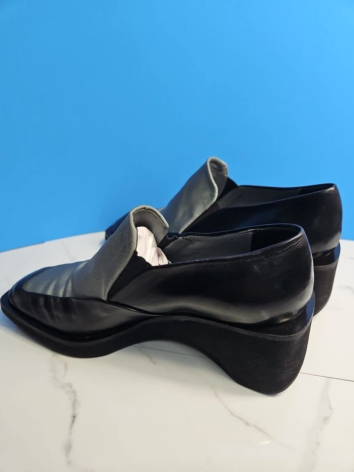 Zapatos sin cordones Joan David de cuero/textil negro de 2,5" con bloque de cuña 8M hechos en Italia Foto 3 de 4