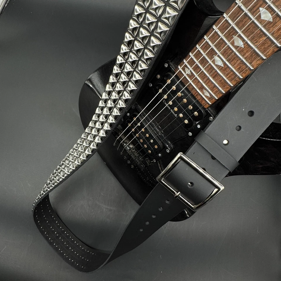 Correa de Guitarra Pirámide Hebilla Tachonada Cuero Negro Genuino Punk Rock Hecha en EE. UU. Foto 4 de 4