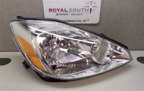Toyota Sienna 04-05 Right Front HID Discharge Headlight Housing Genuine OE OEM - Picture 1 of 5