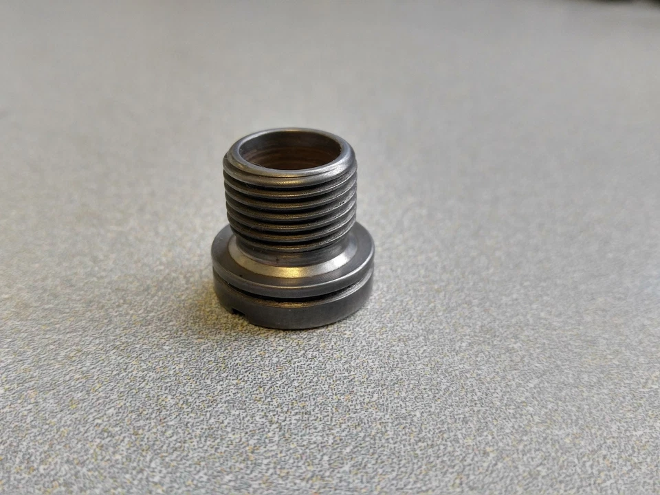 EXCELLENT USED ORIGINAL GENUINE PORSCHE 911 930 OIL PRESSURE RELIEF SCREW - Image 3 of 3