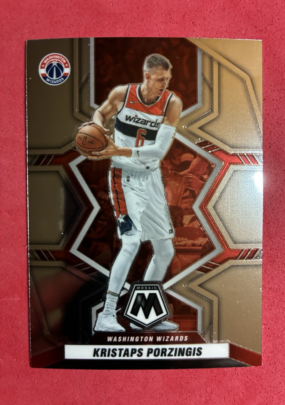 2021-22 Panini Mosaic - Kristaps Porzingis #153  Prizm Free Shipping/Toploader