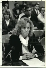 1988 Press Photo Attorney Lois Phillips at EnCon hearing in Albany, New York