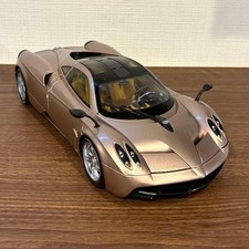 GT AUTOS 1/18 Pagani Huayra Gold