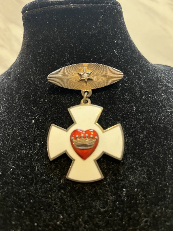 Antique Odd Fellows Chivalry Medal Pin White Enamel Cross Crown Heart /diamond 