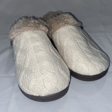 Muk Luks Ivory Faux Fur Lined Slip-In Slippers. Size Medium 7-8 