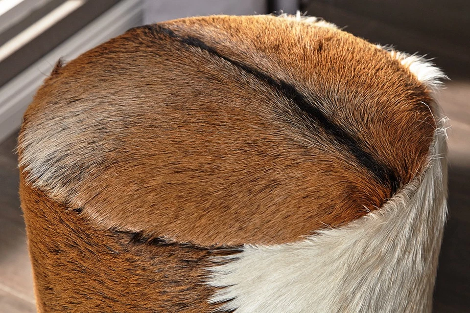 Design Sitzhocker HIDE 45cm braun weiß mit Ziegenfell und Teakholz Hocker - Bild 3 von 4