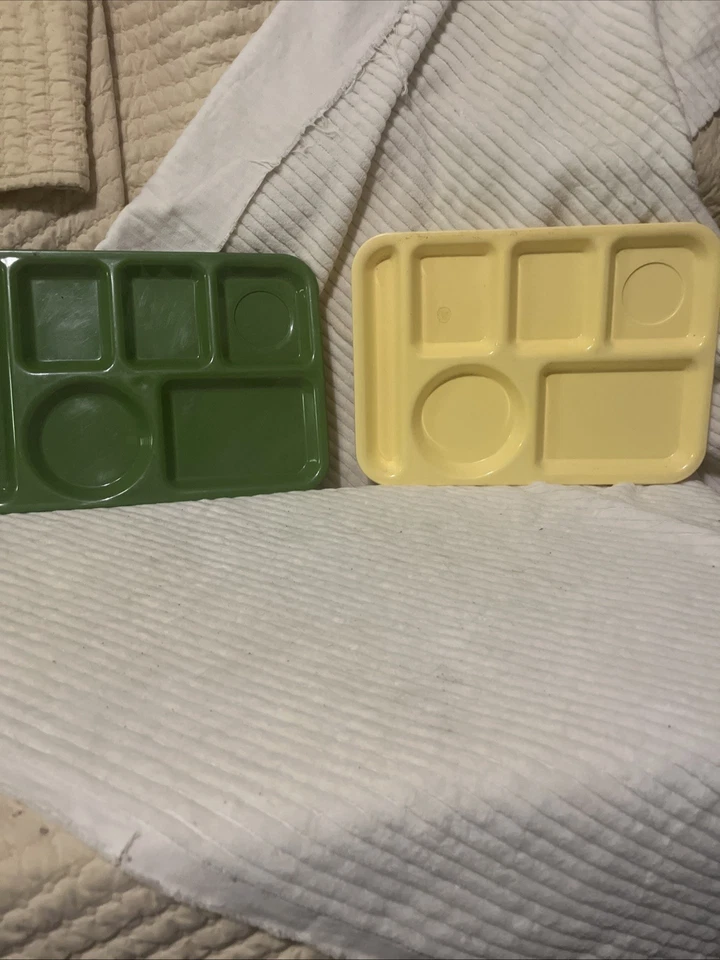 Bandeja escolar vintage de melamina para cafetería Silite dividida #614 amarilla y verde Foto 3 de 3