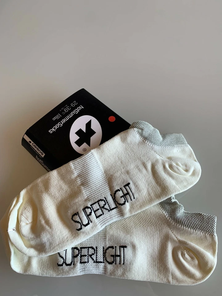 ASSOS Hot Calcetines de Verano Super Ligeros 43-46 Blanco Hecho en Italia Nuevos Foto 2 de 4