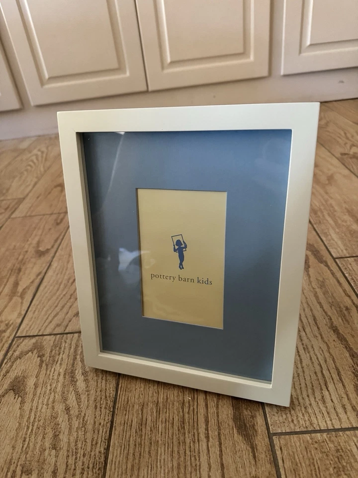 Cinta para marco de fotos Pottery Barn Kids Gallery colgar blanca, azul mate 4x6 8x10 nueva en caja Foto 2 de 4