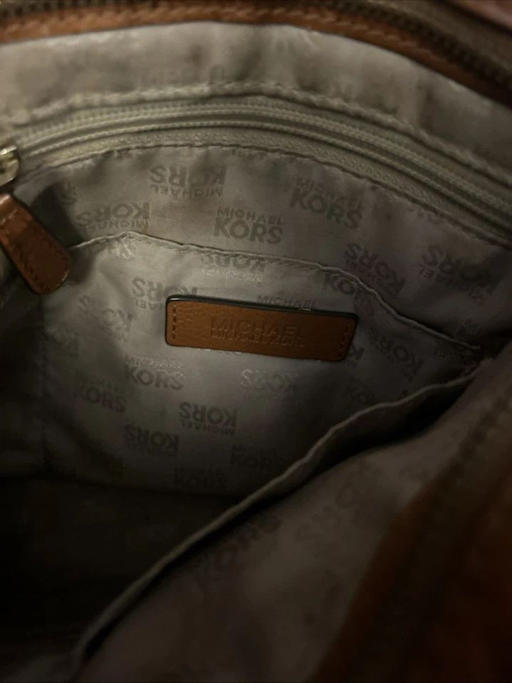 Auténtico Bolso Bandolera Michael Kors Jet Set Mediano Logo Con Borde de Cuero Marrón Foto 3 de 4