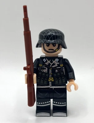 10 x Small WW2 German Style soldier figures - 4.5cm Army Toys - Unbranded