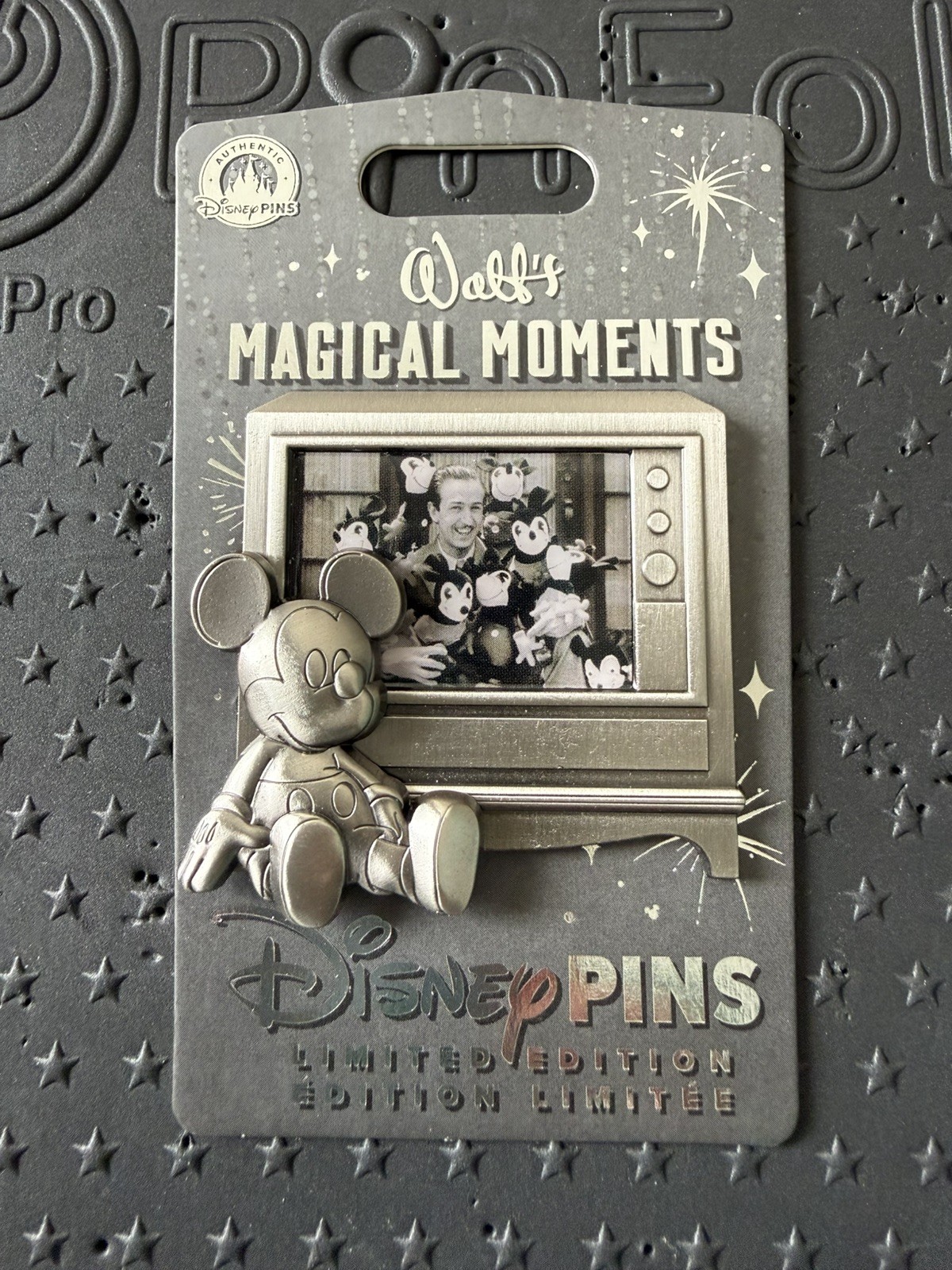 Walt's Magical Moments LE 2500 - Mickey Mouse Pin 