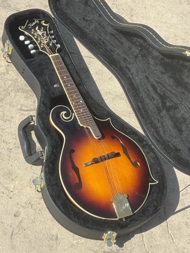 Kentucky KM-630 Mandolin sunburst wooden F style hard case