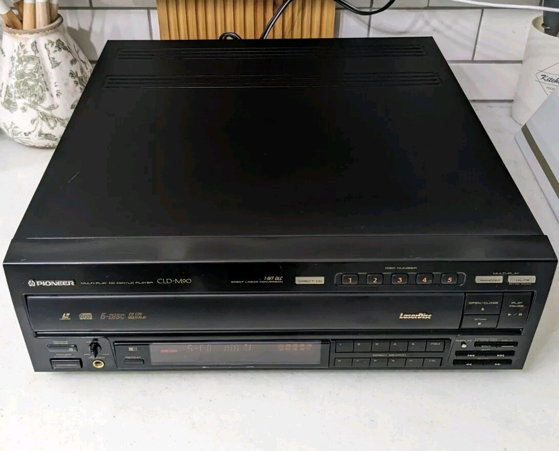 See video- Pioneer CLD-M90 Laserdisc Multi-Play 5 CD Player See video- Pioneer CLD-M90 Laserdisc Multi-Play 5 CD Player